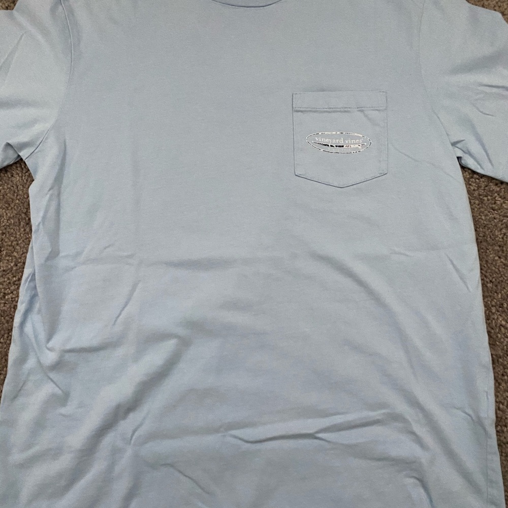 Vineyard vines t-shirt